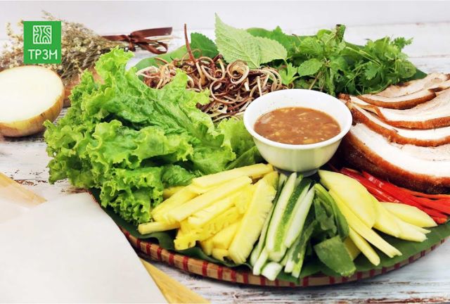 pha-nuoc-cham-cuon-thit
